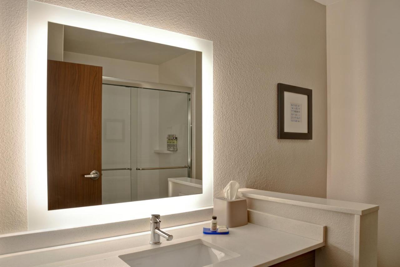 Holiday Inn Express & Suites - Ottawa By Ihg Екстер'єр фото